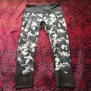New Grey Camo Capri Leggings with Pockets Small